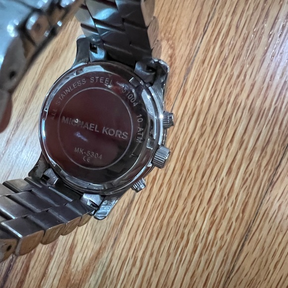 Michael Kors watch in silver - Picture 7 of 8